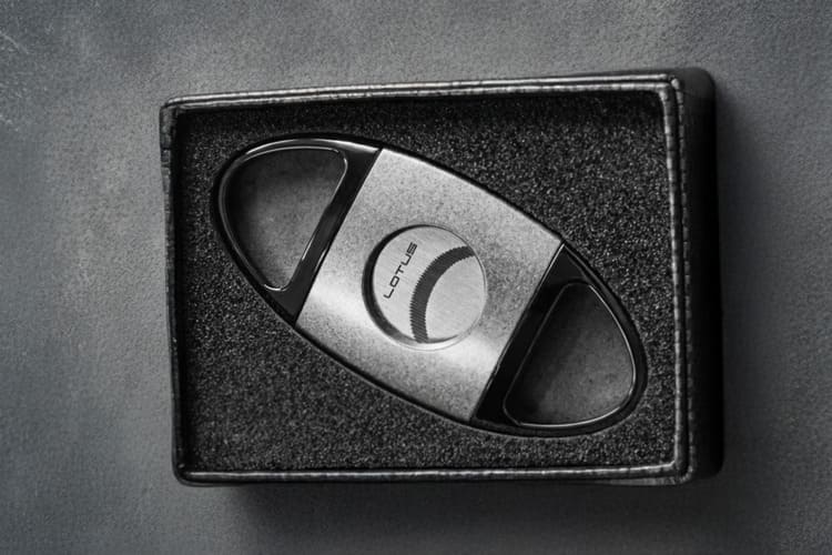 Lotus Jaws Serrated cigar cutter