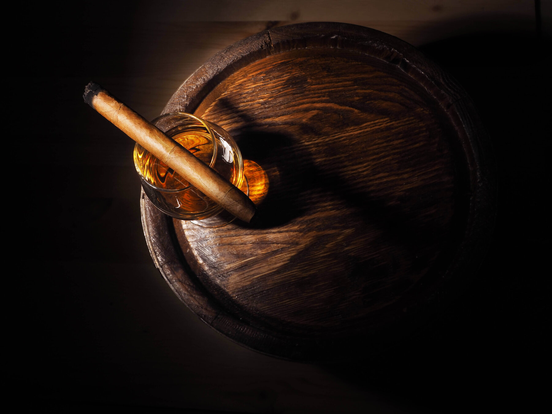 smoking-hub-cigar-background